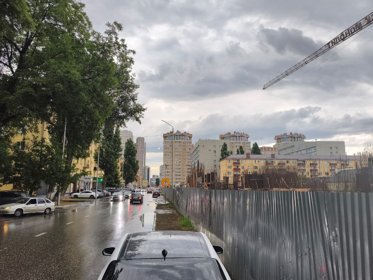 Строительство ТЦ «Синтем» вдоль улицы Хамзата Орзамиева